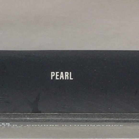 Makeup By Mario - Soft Glow Highlighter in Pearl (luminous pearl) - Picture 4 of 8